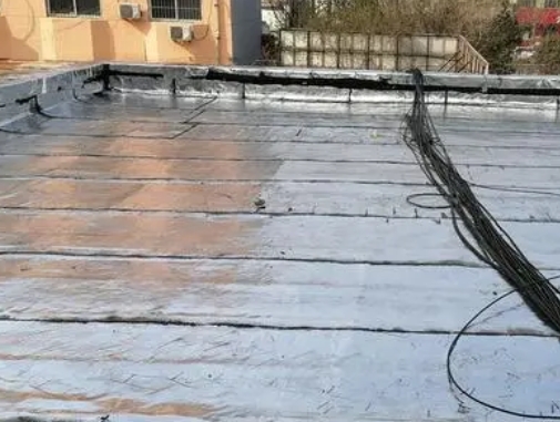 正蓝旗卫生间漏水维修公司分享下正蓝旗屋面楼顶防水刚性防水层施工要点。